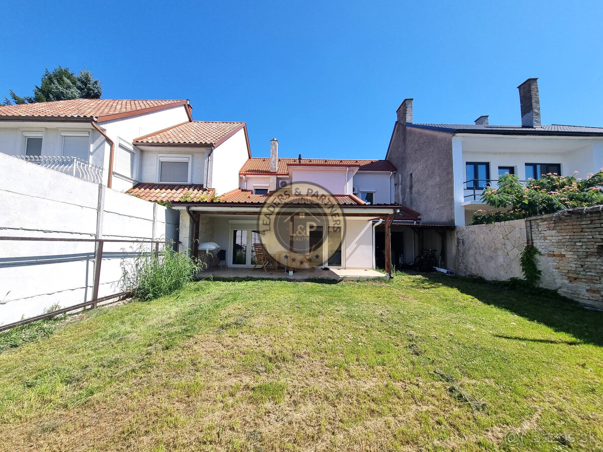 PREDAJ rodinný dom v centre Rajky - 18