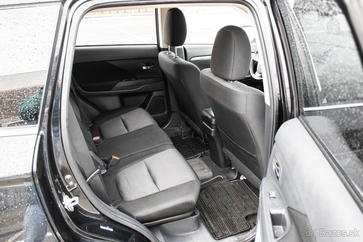 Mitsubishi Outlander 2.0 PHEV 4WD (2013) - 18