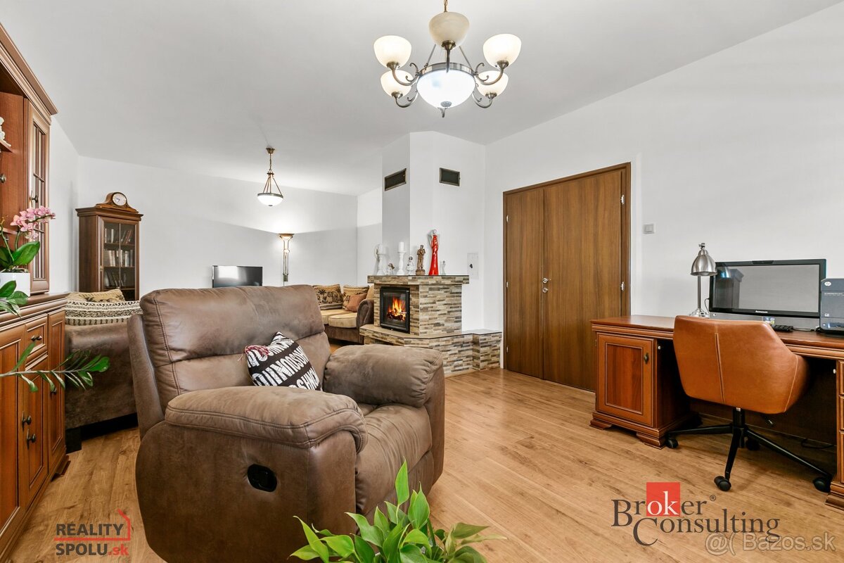 Priestranný, zrekonštruovaný 6 izbový rodinný dom so zariad - 18