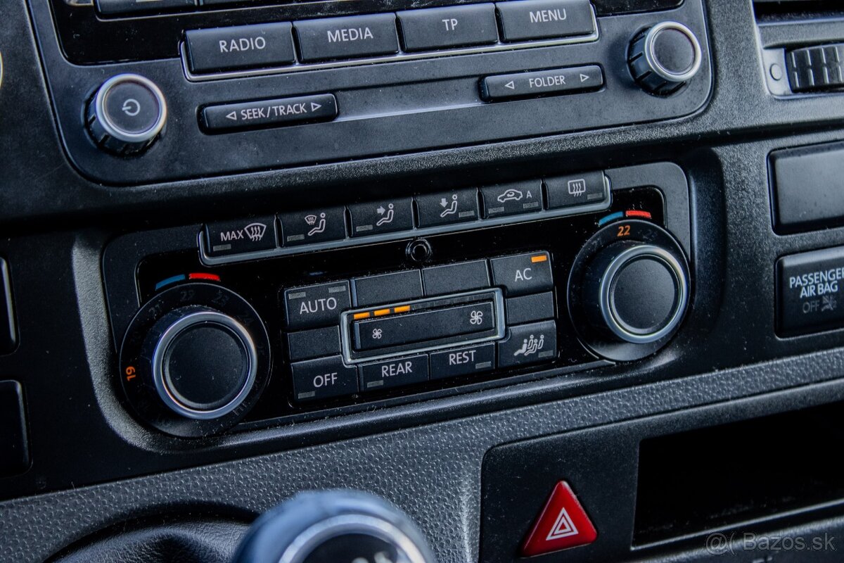 Volkswagen Caravelle 2.0 TDI LR Comfortline / 9 MIEST - 18