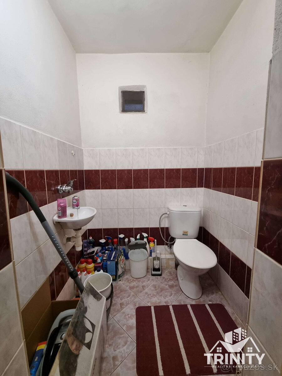 Výhradne - Na predaj tehlový 4-izbový rodinný dom v obci Kom - 18
