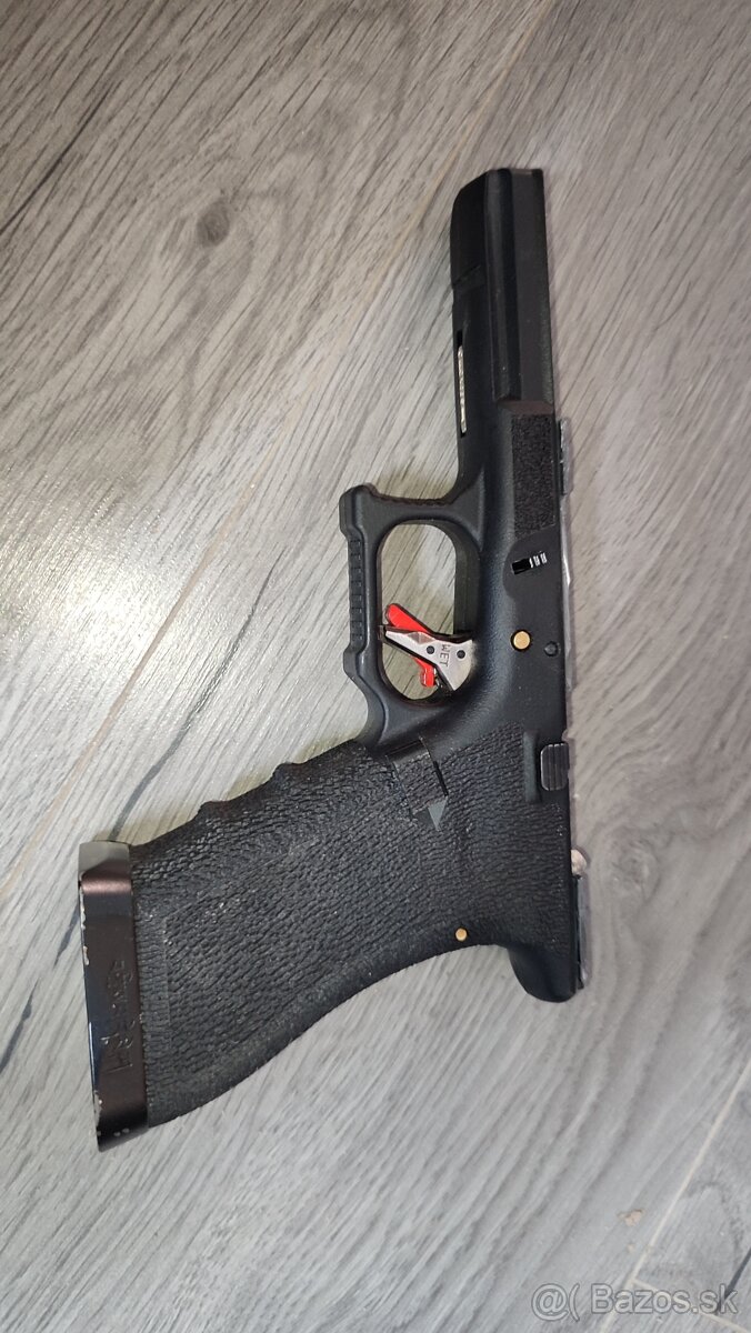 Predám Airsoft Glock NML589 - 18