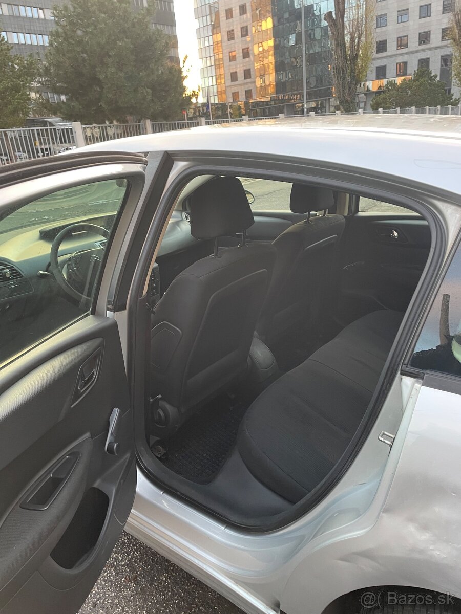 Citroën C4 Hatchback 1.4 16V - 18