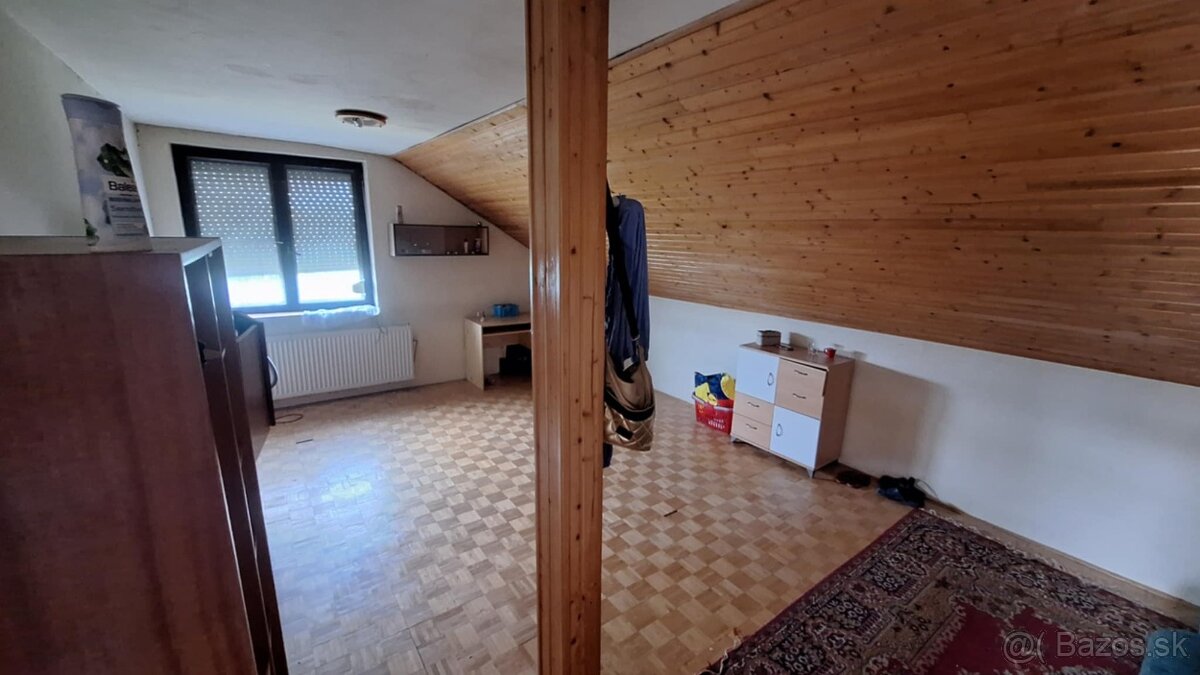 PREDAJ-4 izbový poschodový rodinný dom s garážou v Nesvadoch - 18