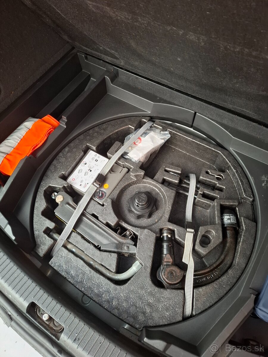 Predám Volkswagen Touran 1,4 TSI Highline - 18