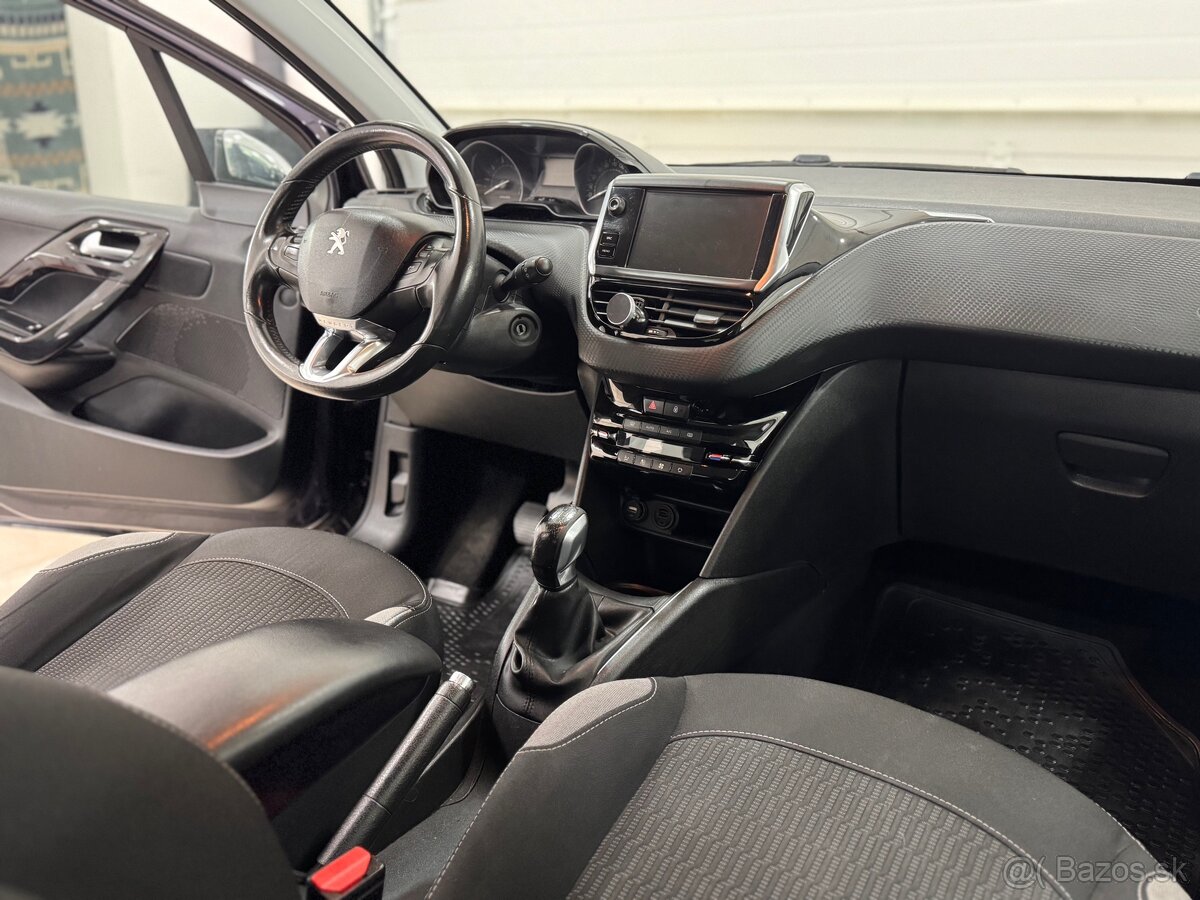 Peugeot 208 1.2 PureTech Style 2017 121 000km SK✅ - 18