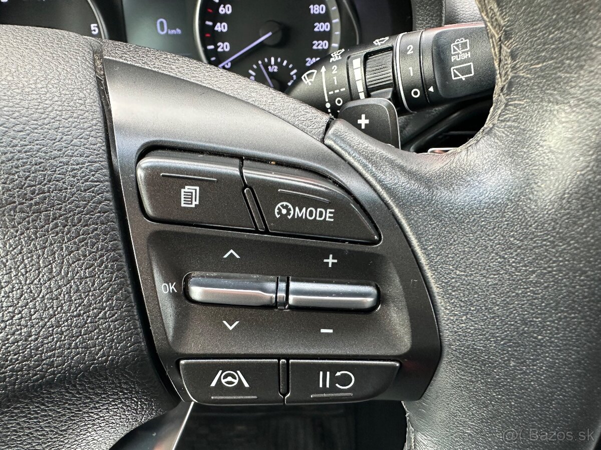 Hyundai i30 CW 1.6 CRDi DTC Family, 121 680km, SR - 18