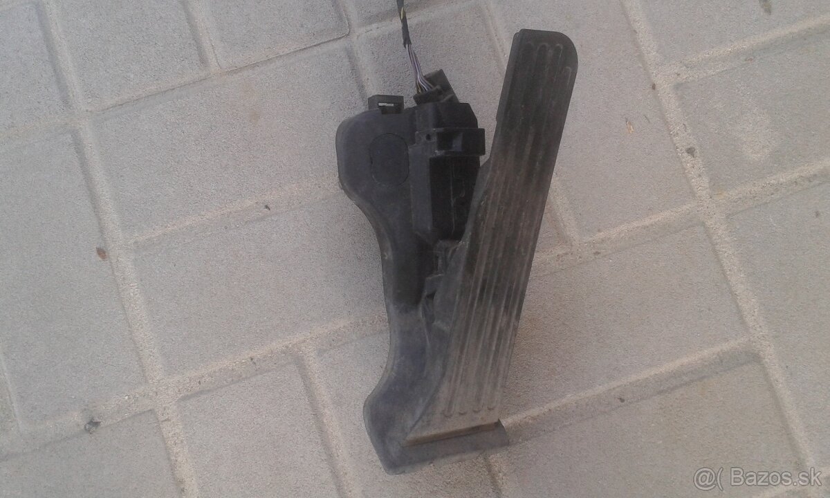 VW Passat b6 2.0tdi 103kw-Rozpredam - 18