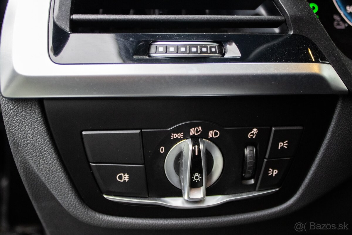 iX3 210kW panoráma Harman Kardon - 18