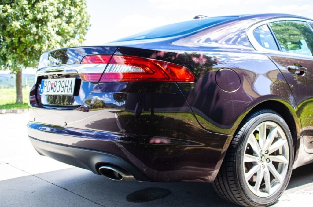 Jaguar XF 2.2D Premium Luxury - 18