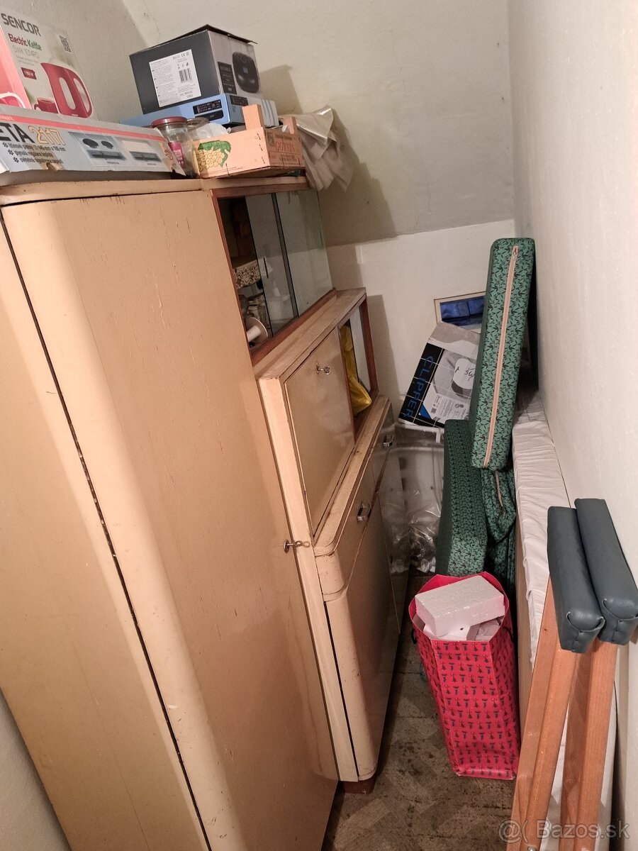 Kompletný interiér zo staršieho domu - 18