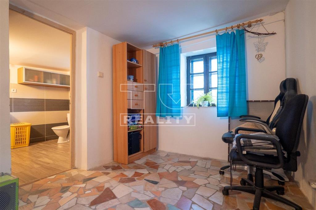 TUreality ponúka krásny dom s obrovským pozemkom v... - 18