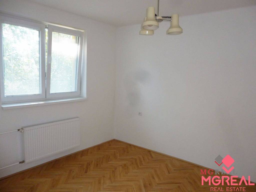 Podnikanie - bývanie - 2x dom Topoľčany - 18