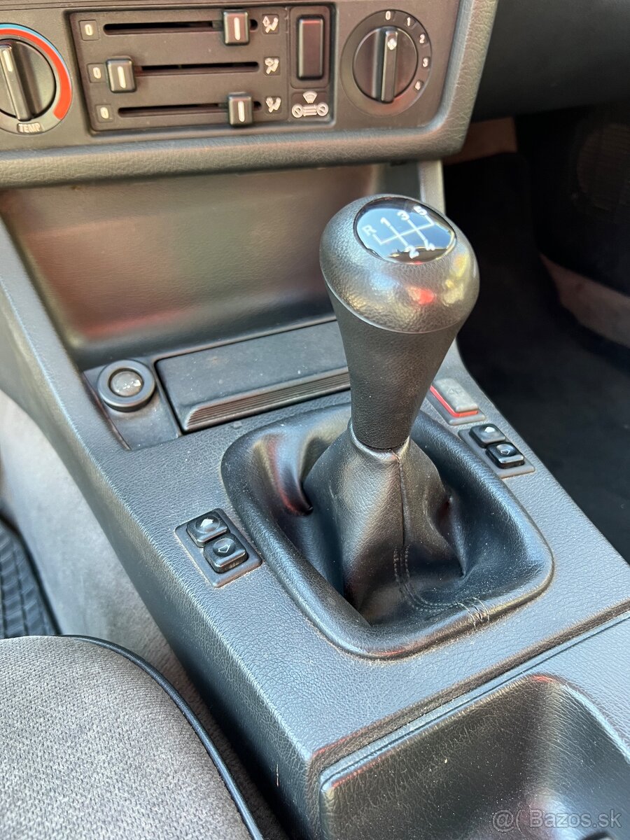 BMW E30 Touring 318i (1990) – Alpinweiss – originálny stav - 18