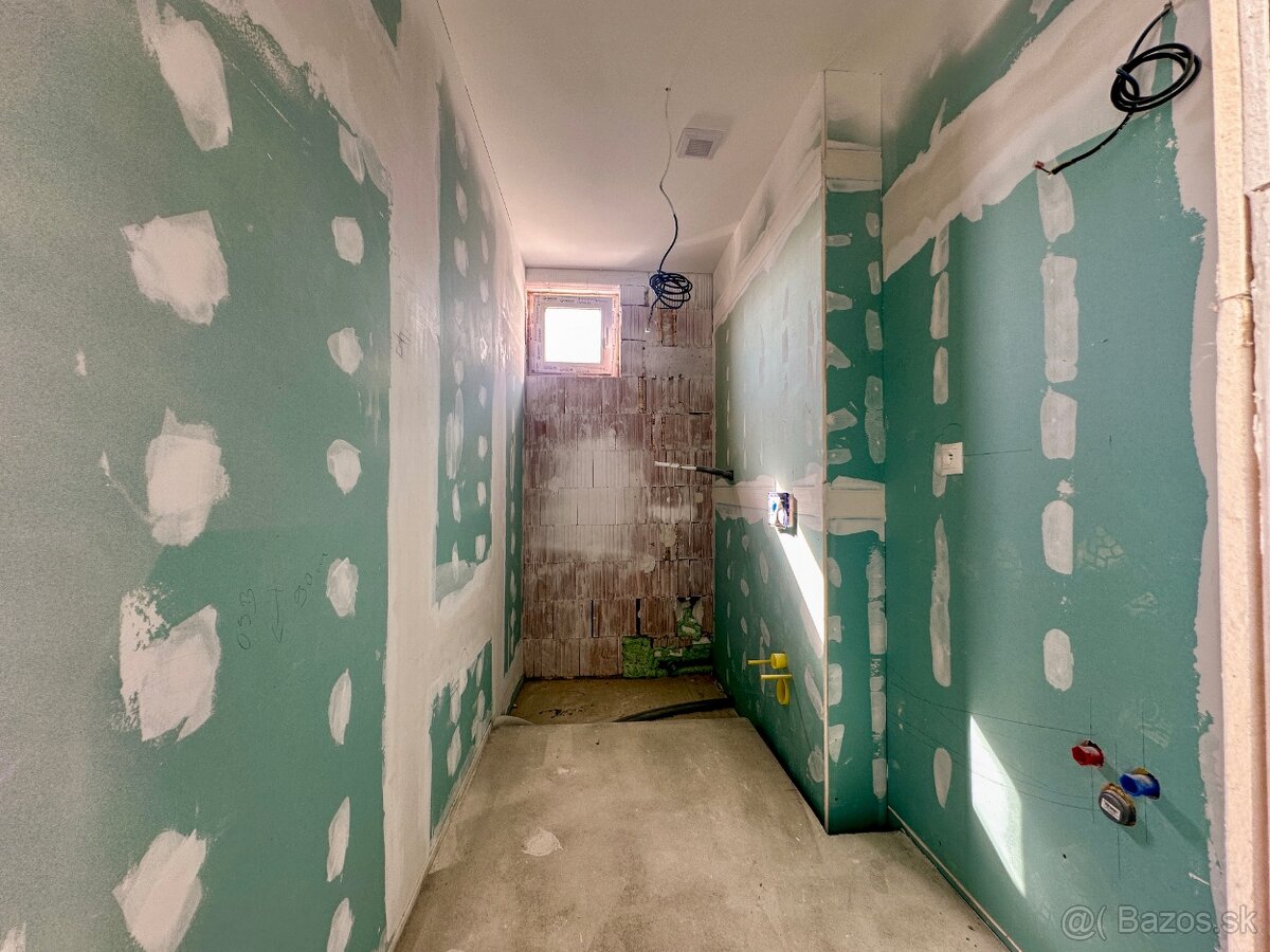 PREDAJ - Apartmán s terasou a parkovaním - Bojnice - 18