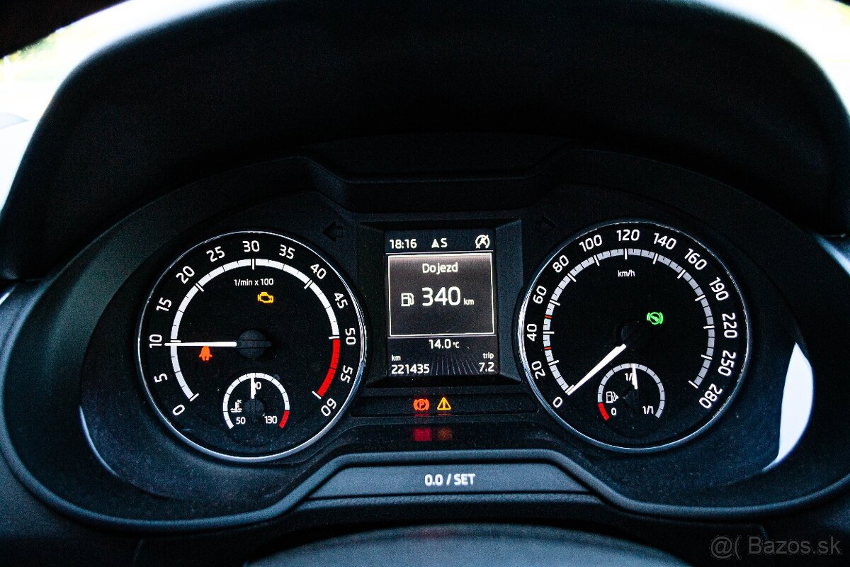 Škoda Octavia Combi 2.0 TDI DPF RS DSG - 18