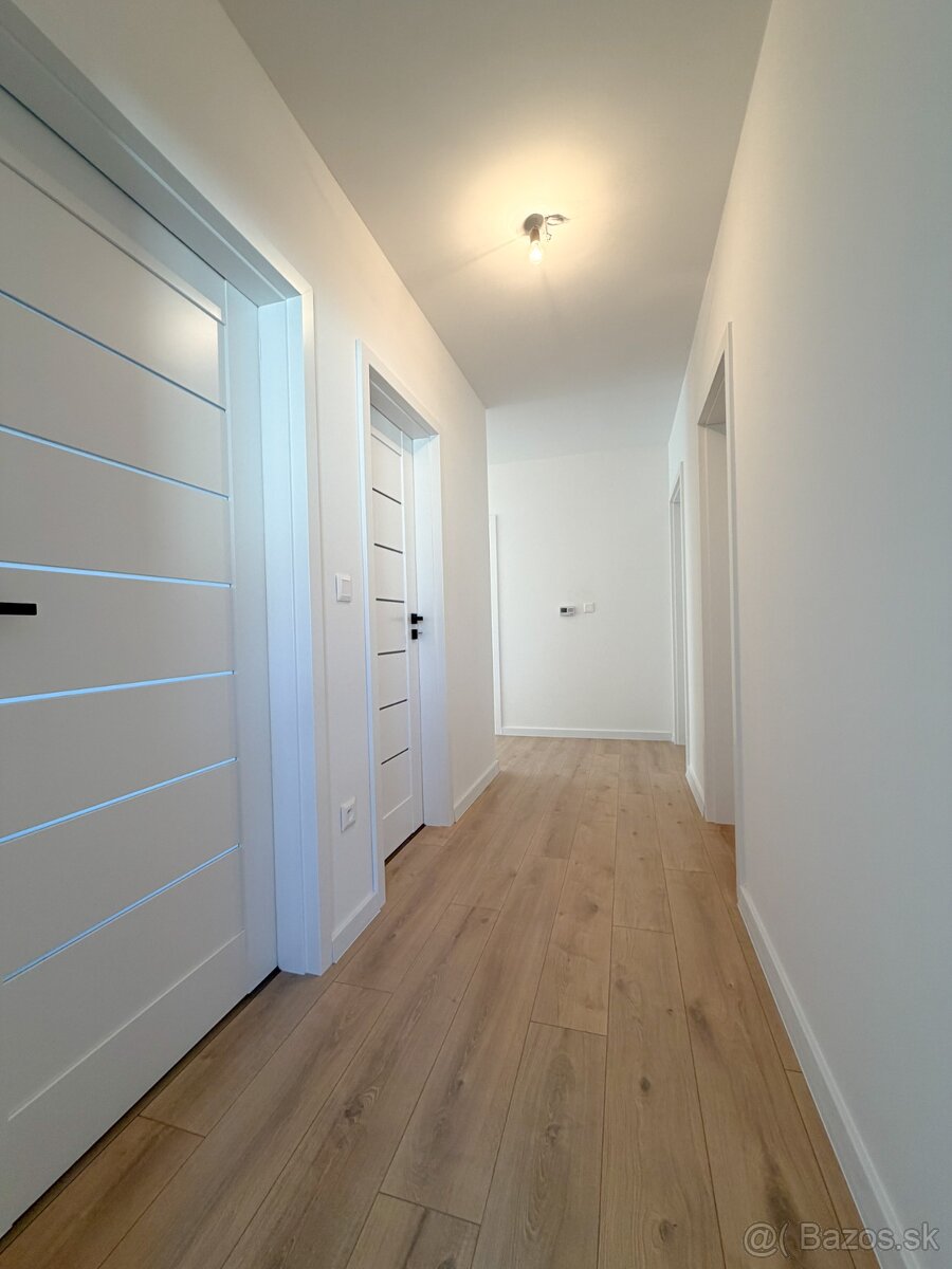 Moderný 4-izbový rodinný dom s garážou na predaj - 18