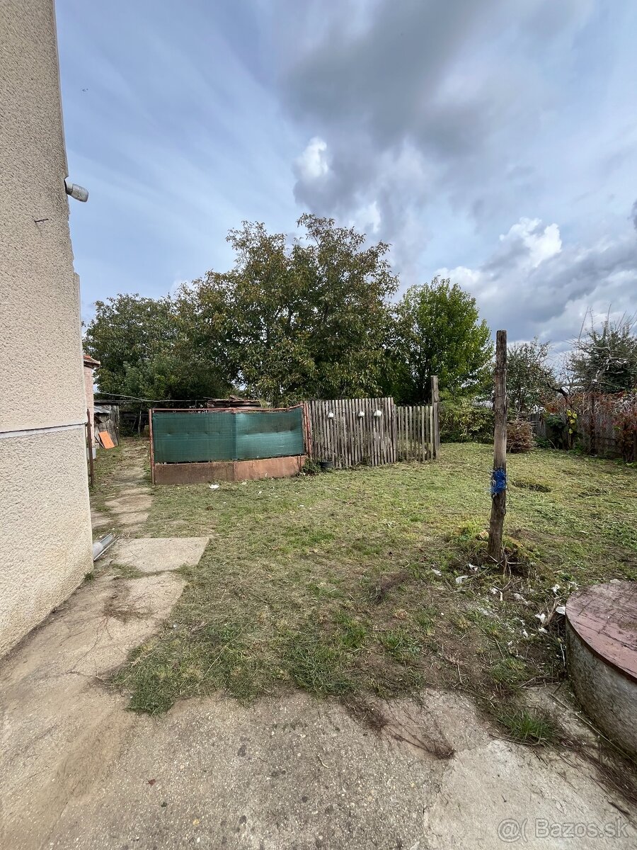 Rodinný dom s veľkým pozemkom na hlavnej ulici - Bešeňov - 18