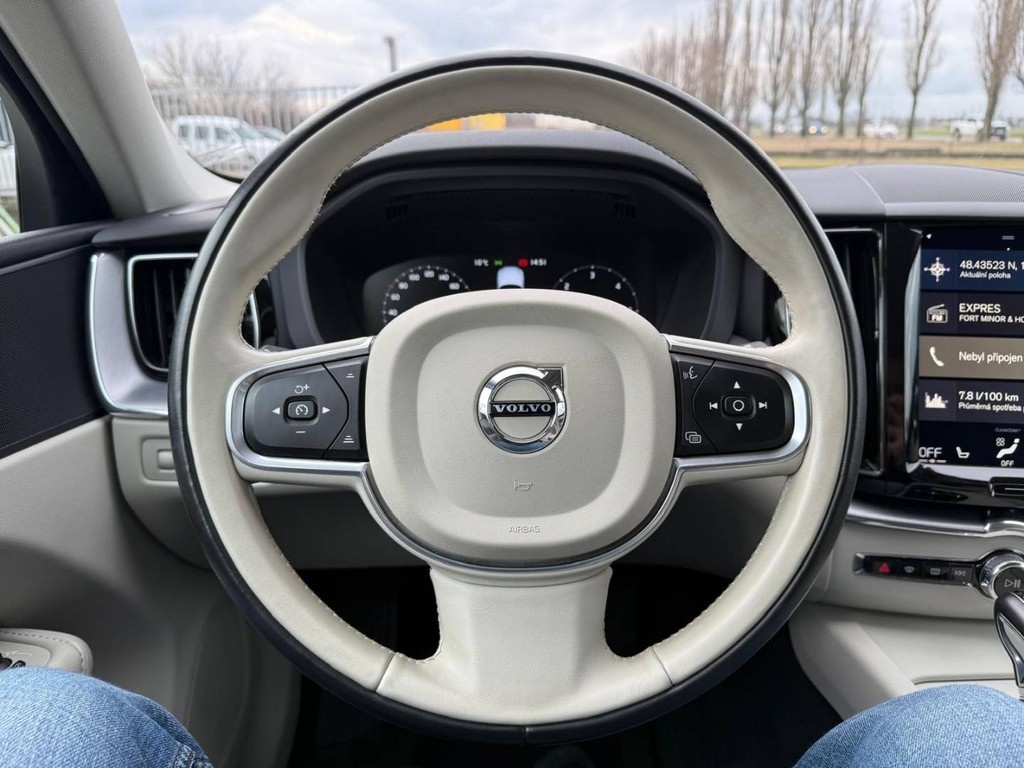 Volvo XC60 D5 Momentum AWD A/T - 18