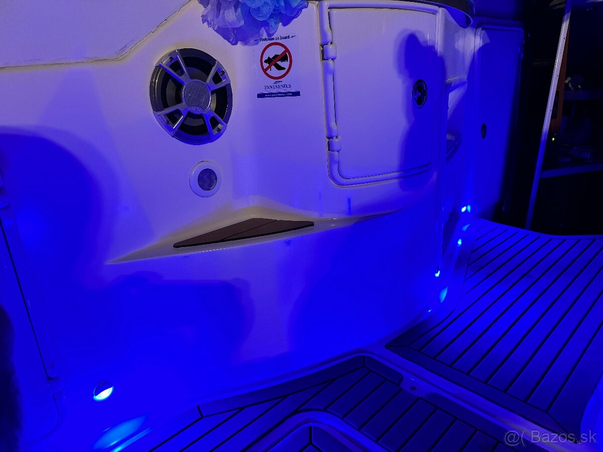 Kajutová loď Regal Commodore 2665 - 18