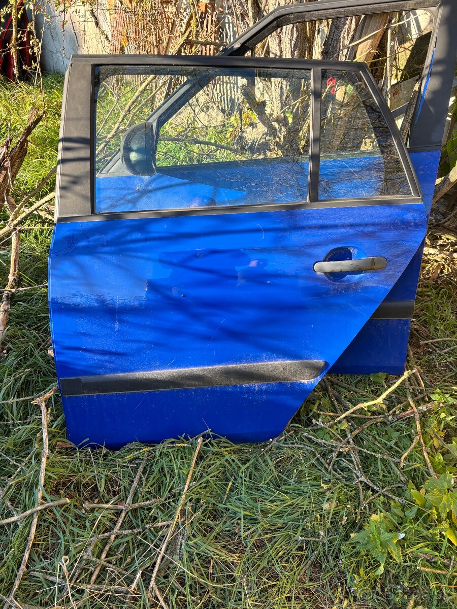 predam fabia 3 kombi dvere sklo zamok stahovanie roleta - 18