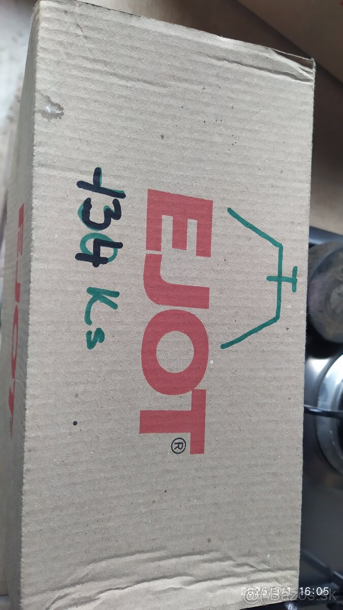 skrutky, podložky, matice na halu - 18