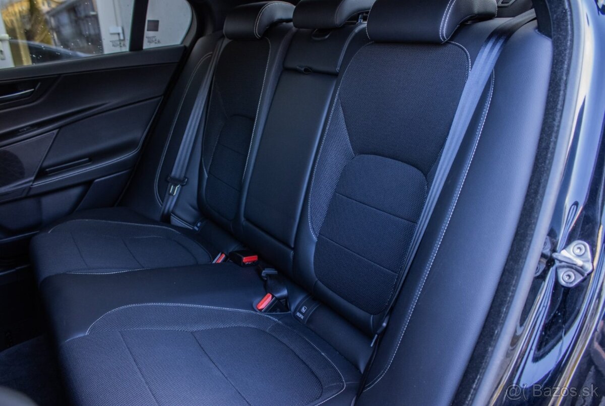 Jaguar XE 2.0 I4D R-SPORT AWD / DPH - 18