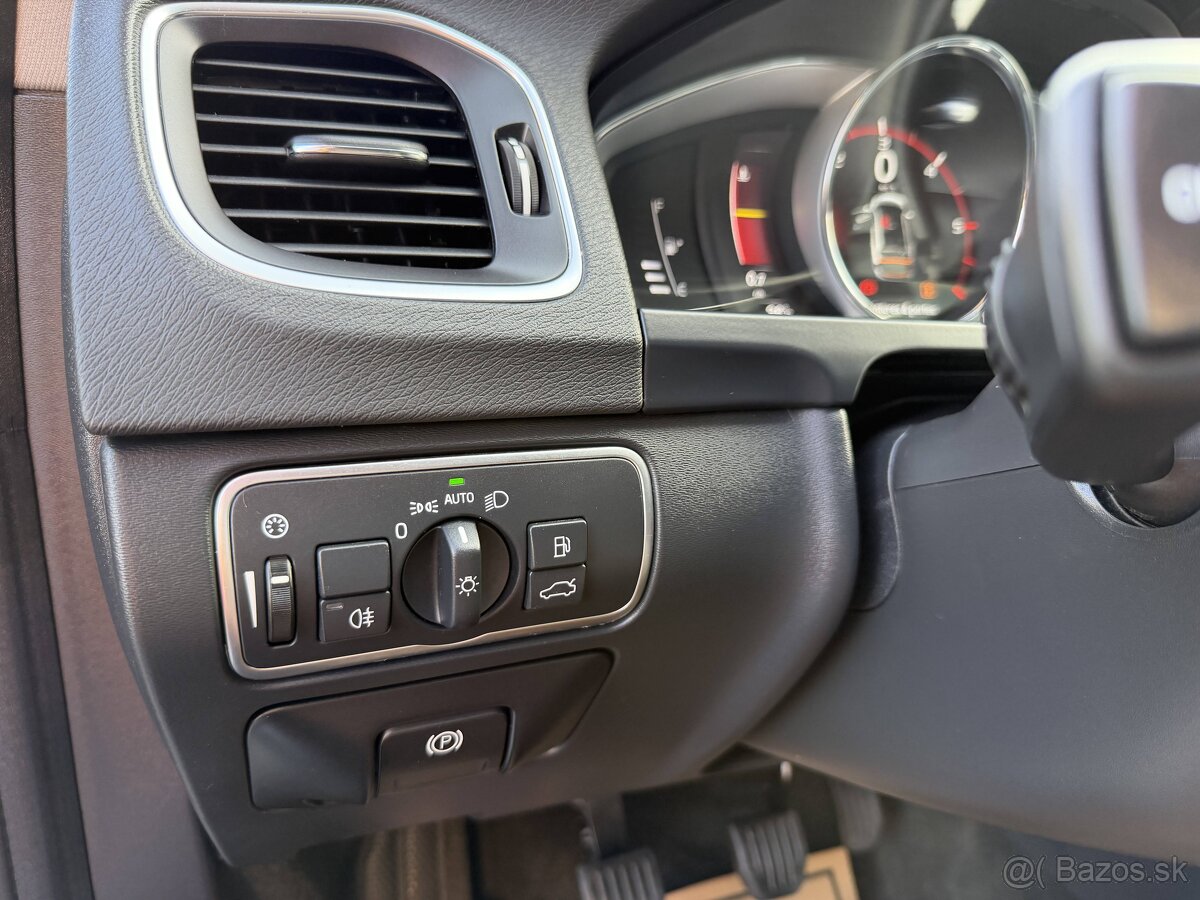 Volvo V60 2.0d 110kw D3 2017 Cross Country - 18
