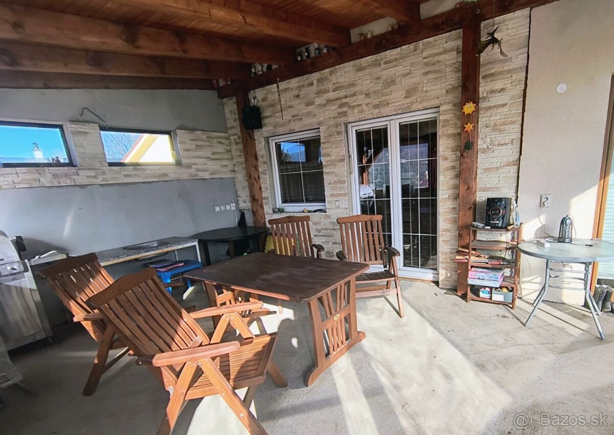 Dom s bazénom v centre - 18