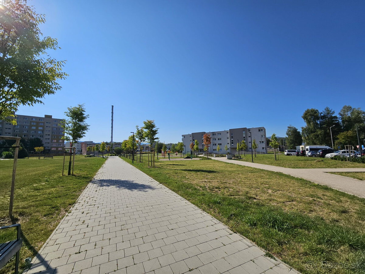 PREDAJ: slnečný 3i byt 84m2 v centre Brezna - 18