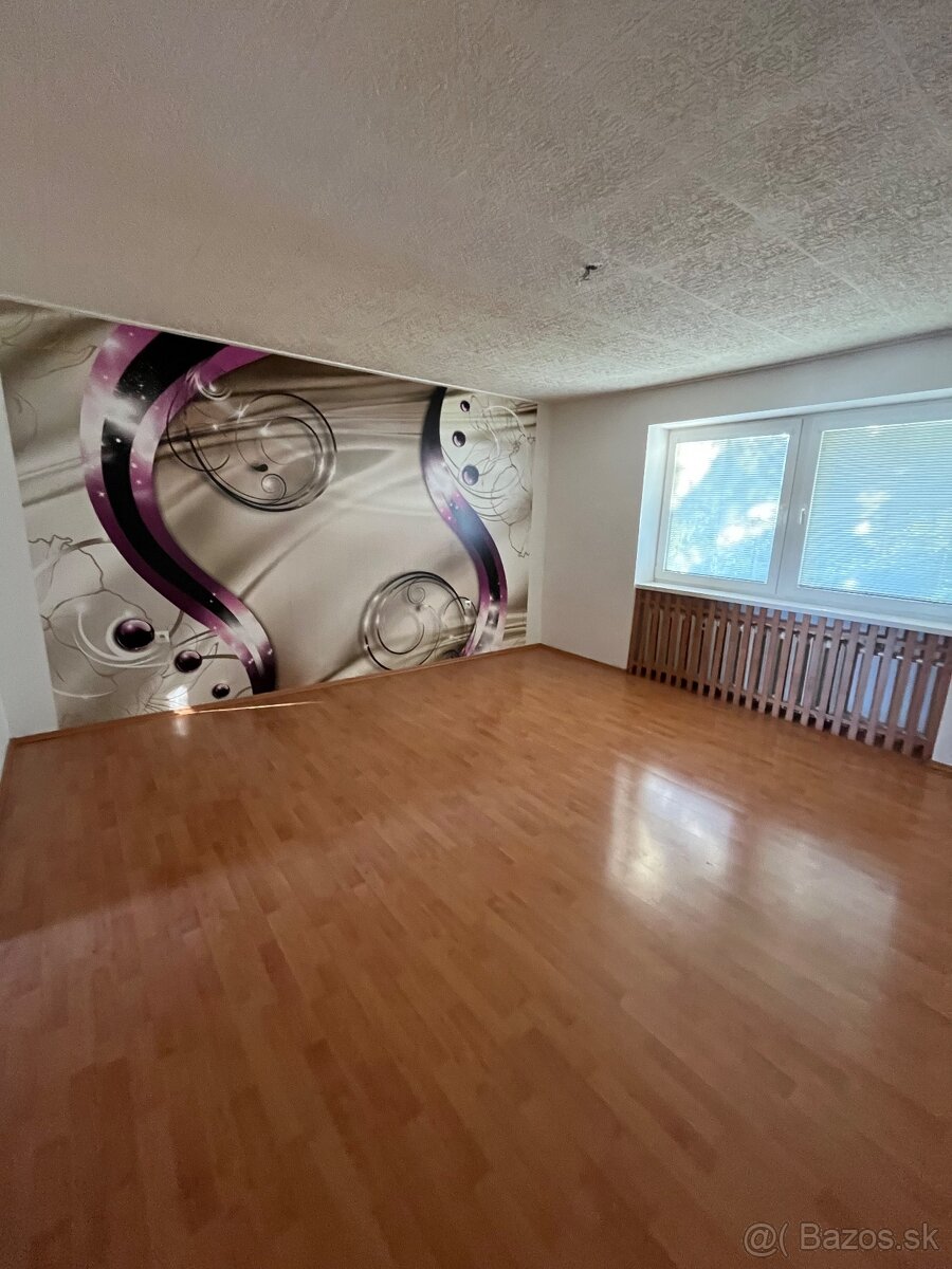 V Štúrove na predaj 5 izbový RD - 18