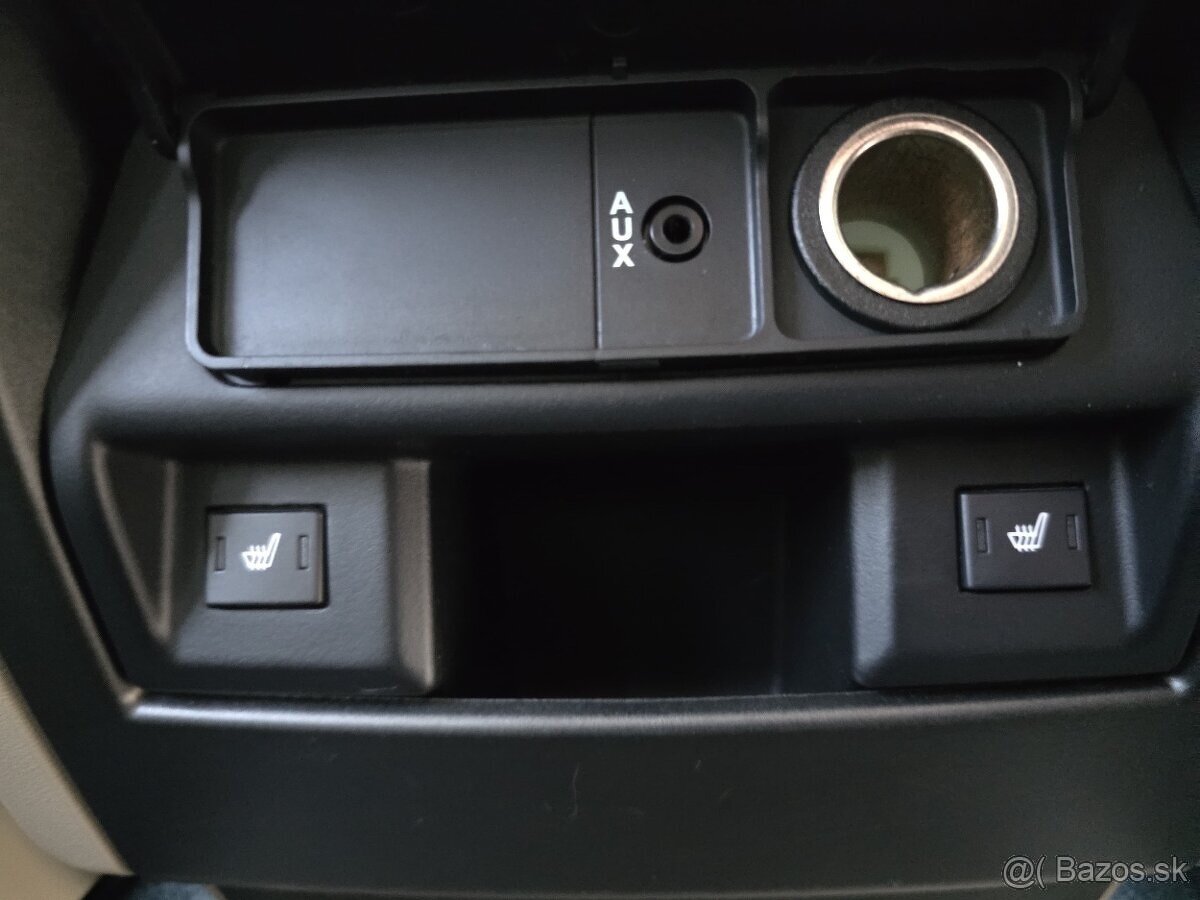 Land Rover Discovery 4 3.0 TDV6 NEPOJAZDNÝ - 18