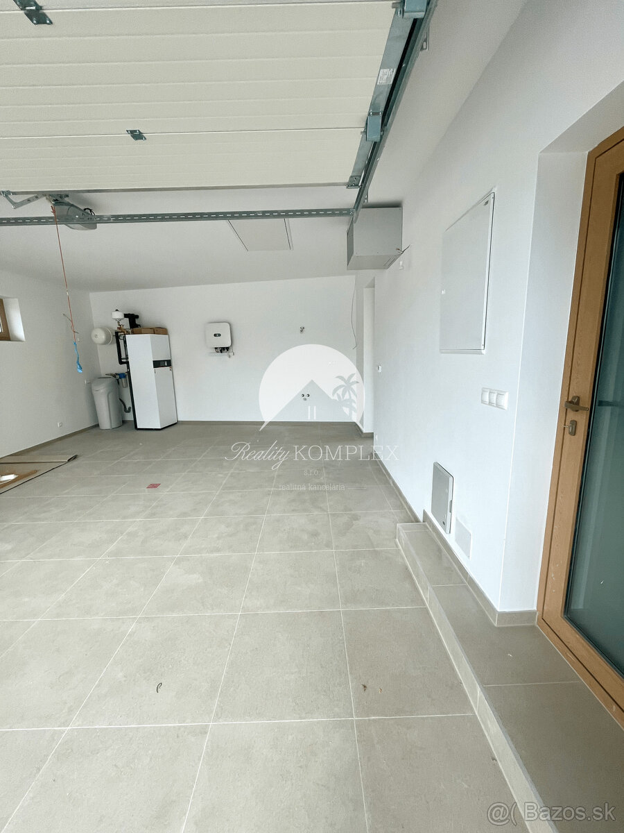 Reality KOMPLEX s.r.o. Vám ponúka luxusný rodinný dom v prém - 18