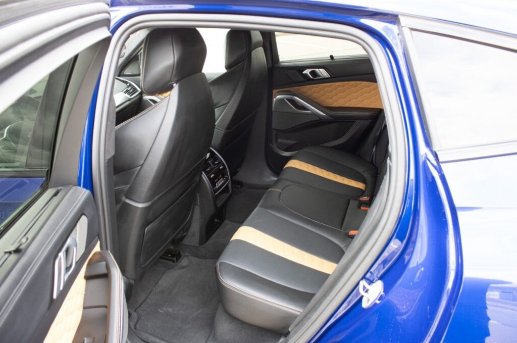 BMW X6 M Competition z roku 2021 - 18