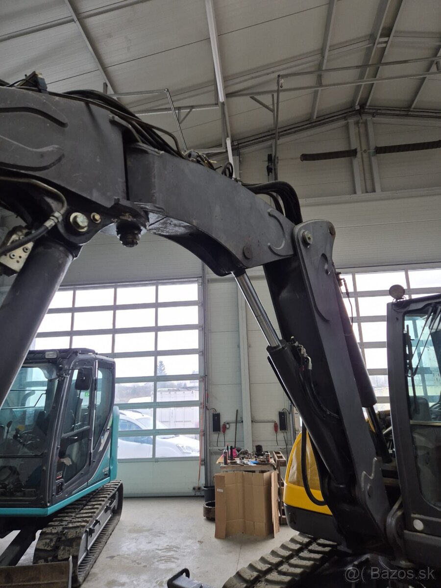 MECALAC 10MCR pásový otočný bager - 18