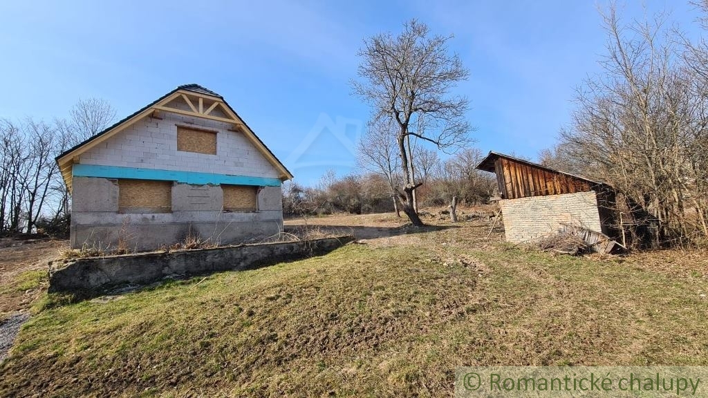 VÝRAZNE znížená cenaHospodárska usadlosť na samote so 1 - 18