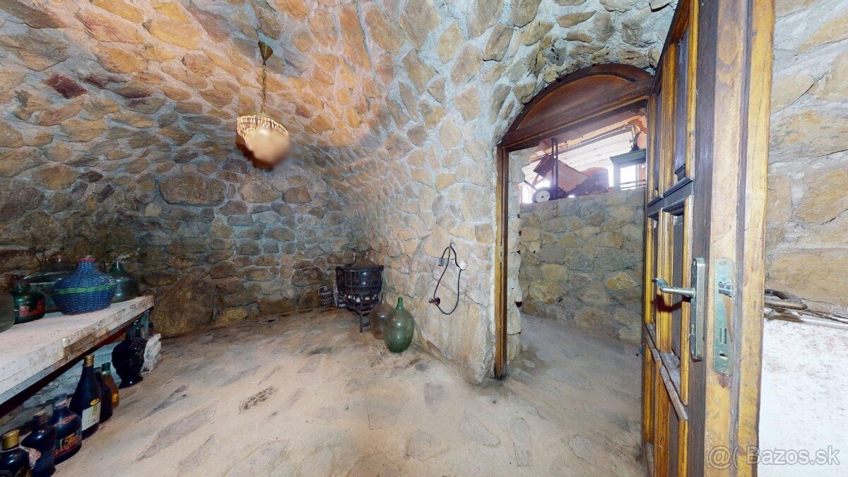 CHALUPA S VEĽKORYSÝM POZEMKOM – KOŠARISKÁ, okr. MY - 18