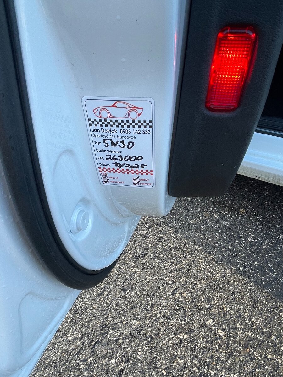 Audi A4 b8 2.0 TDi 105 KW S-line - 18