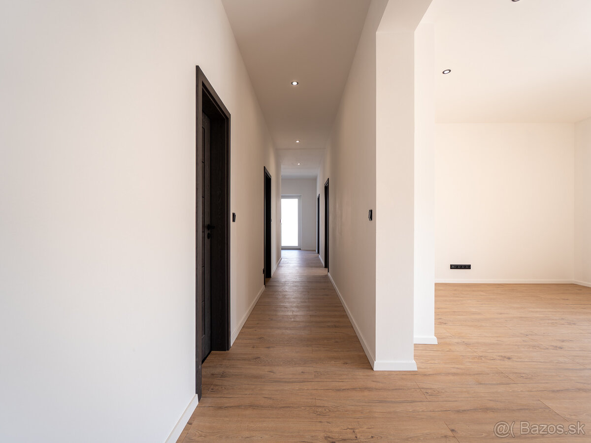 Na predaj 5-izbový rodinný dom v Moravanoch nad Váhom - 18