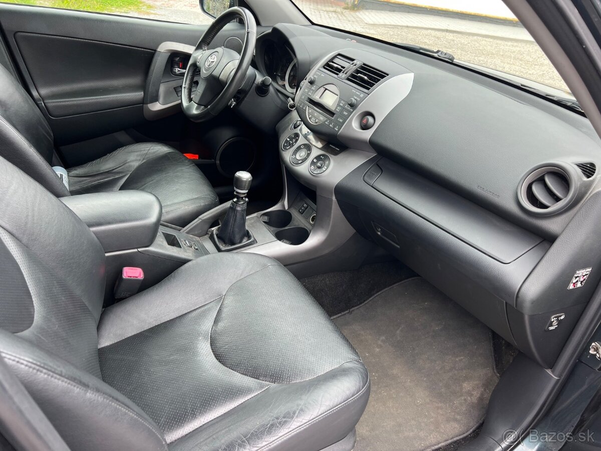 Toyota RAV4 2.2 D-4D 180 X+ - 18