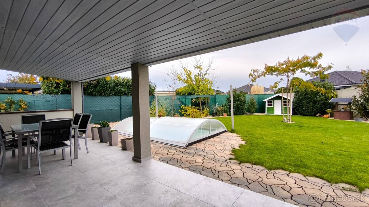 NA PREDAJ: 4-izbový rodinný dom s terasou a bazénom, Most pr - 18