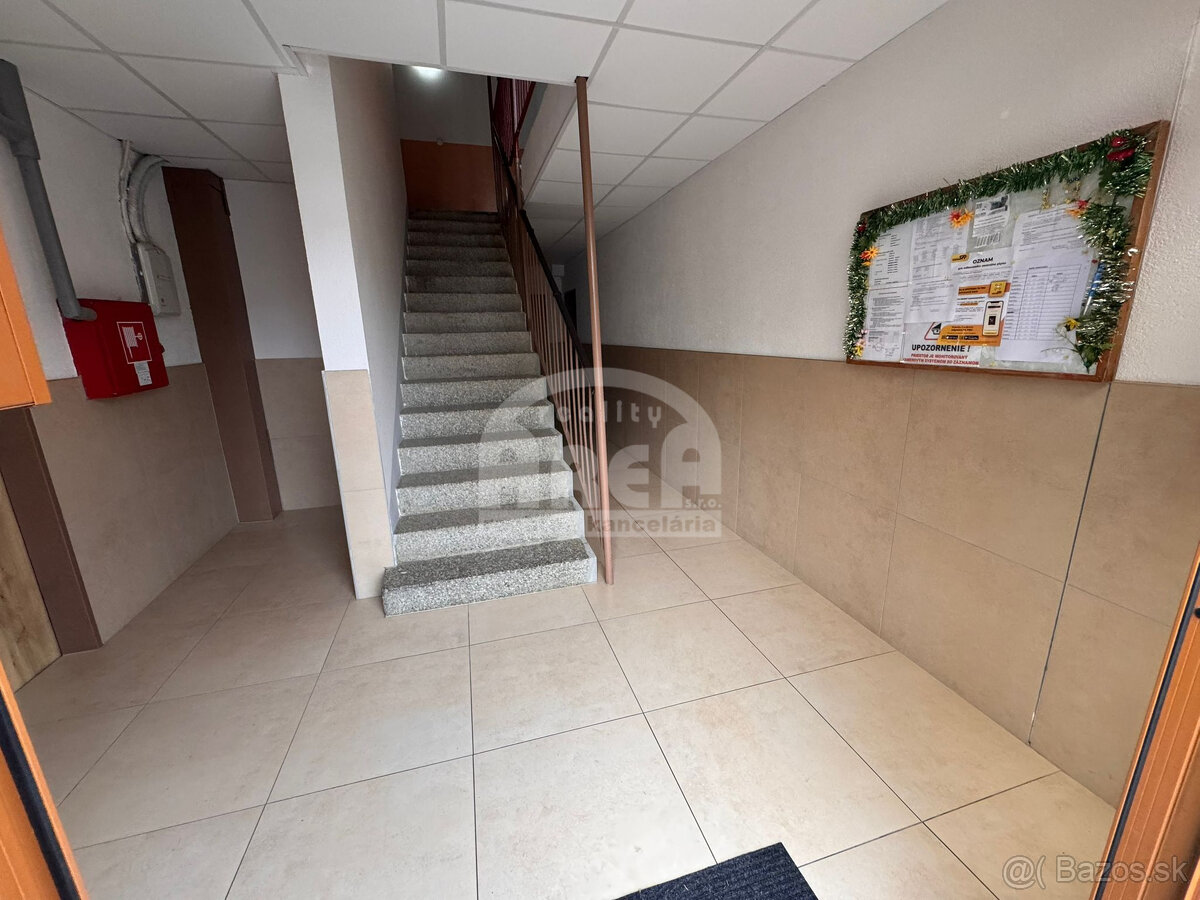 Priestranný 5- izbový byt na sídlisku Východ v Michalovciach - 18