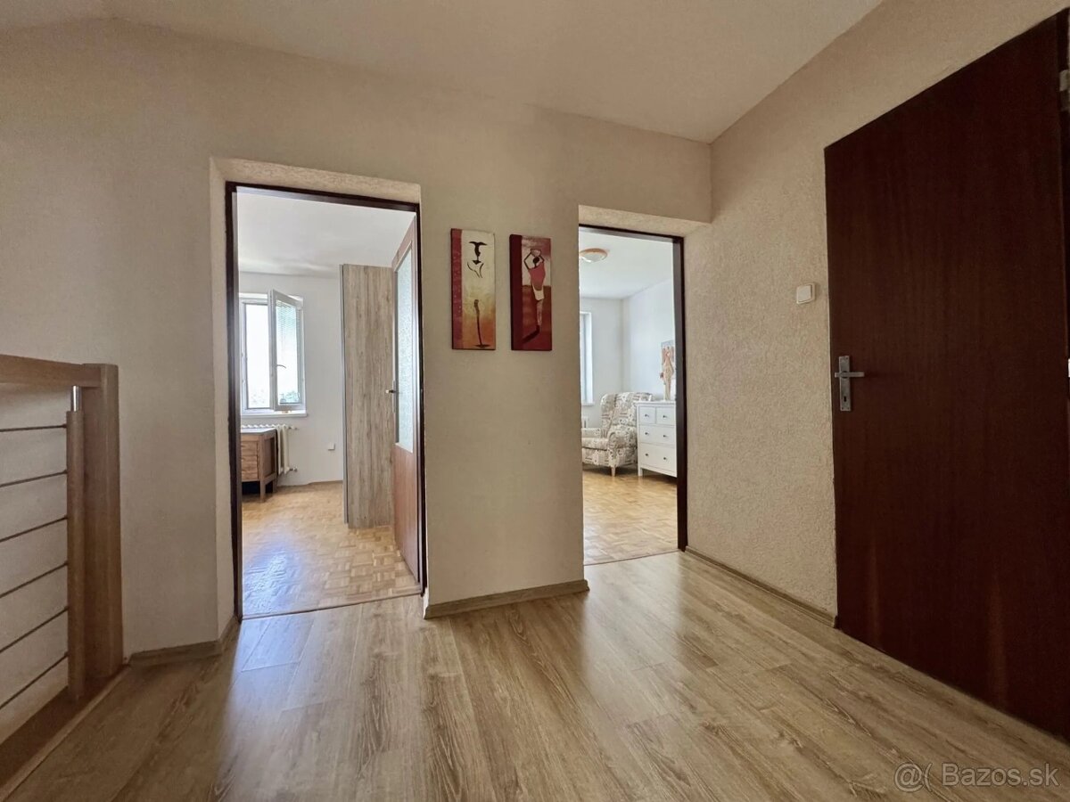 Na predaj komfortný 6-izbový rodinný dom s garážou - 18