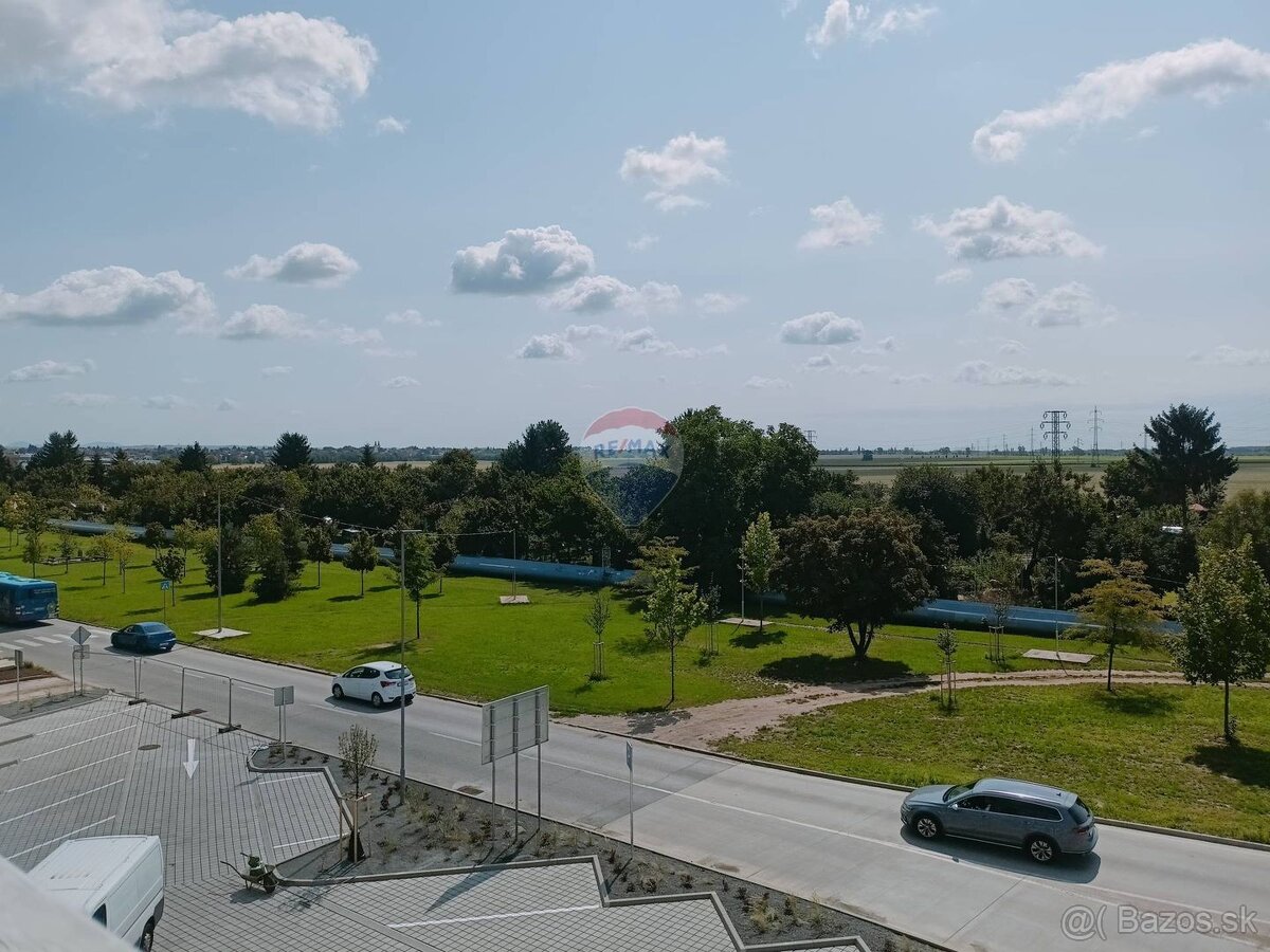 3izbový byt s balkónom a rýchlou dostupnosťou na D1 - 18