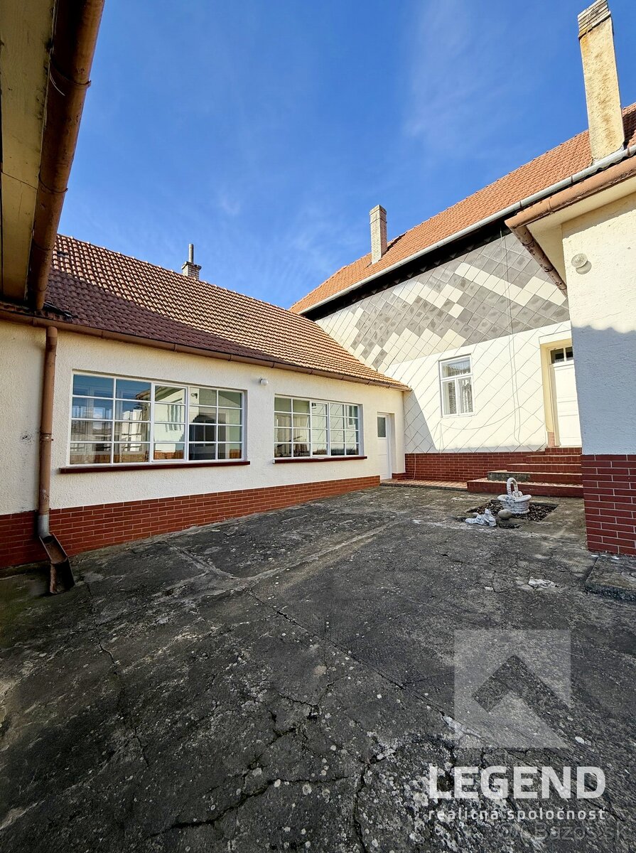 Jedinečná chalupa 8i+2 vo Vrzavke - 12.642m2, hosp. budovy - 18