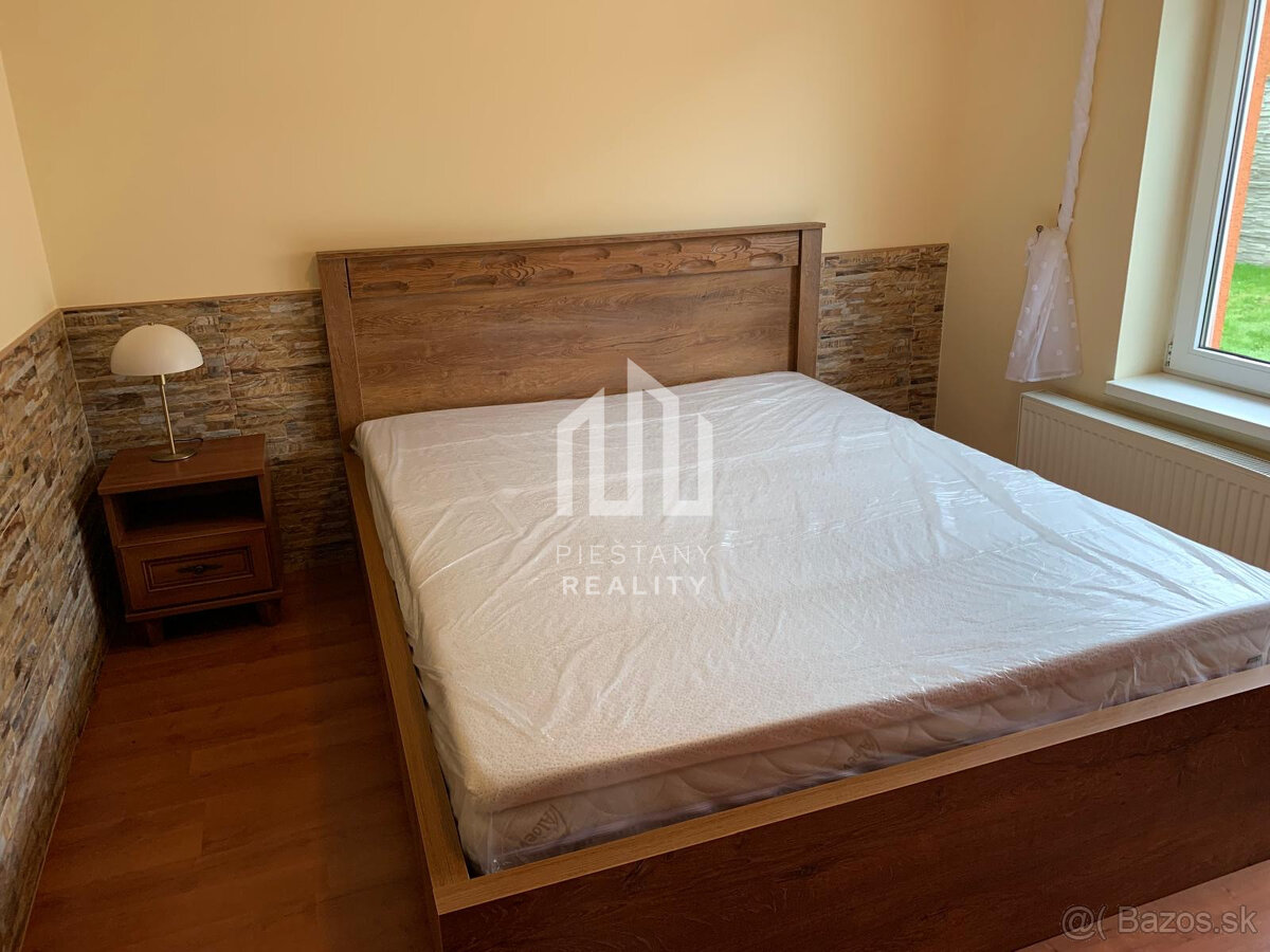 NOVINKA zariadený RD v Banke s terasou, altánkom a samosta - 18