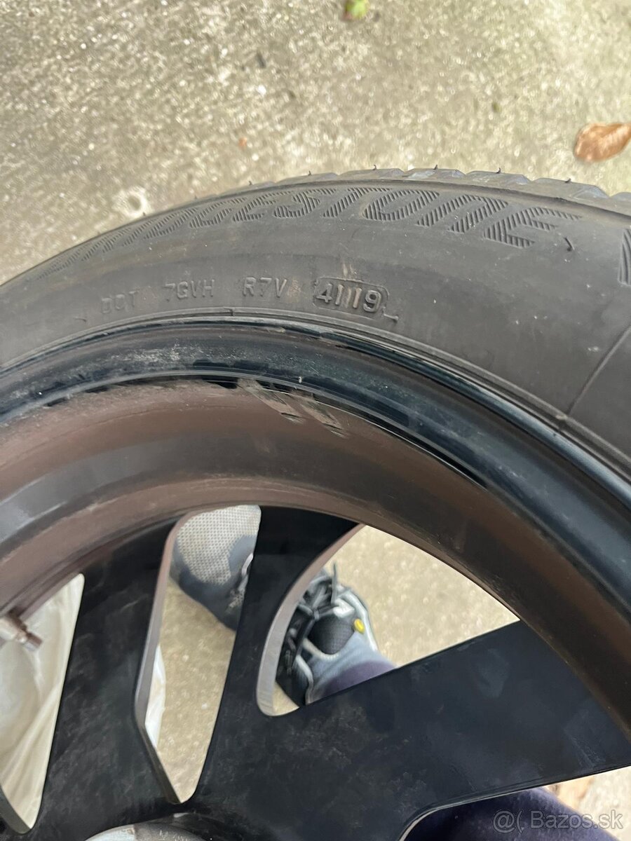 Komplet sada zimných pneumatík na originál BMW hliníkových - 18