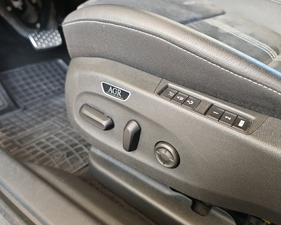 Opel Insignia ST 2.0 CDTi 128KW S Ultimate // AJ NA SPLÁTKY/ - 18