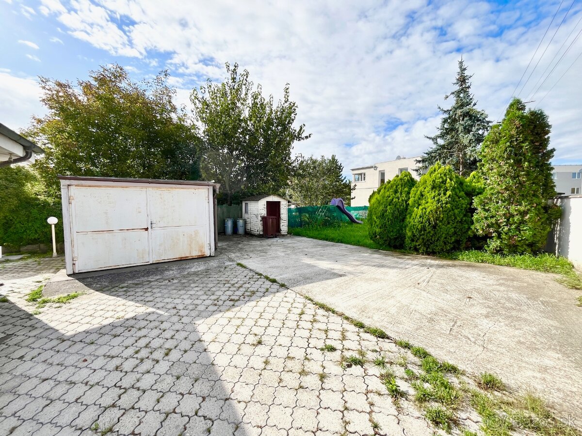 PREDAJ rodinný dom Banka - 18