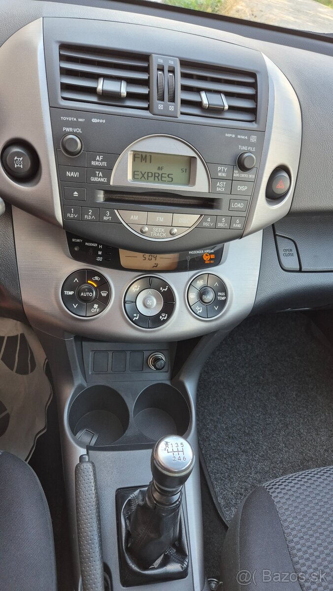 Toyota RAV4 2.2 D-4D 135 Base dovoz Taliansko - 18